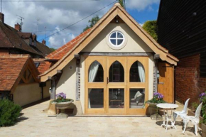 Remarkable 1-Bed Cottage near Henley-on-Thames